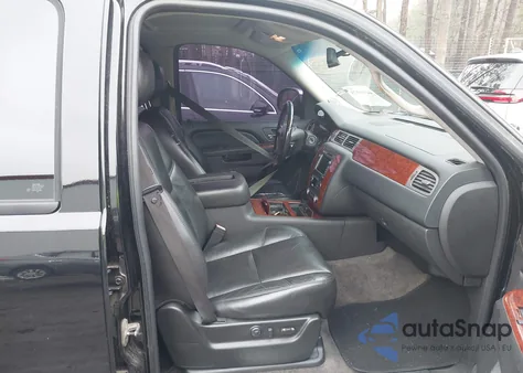 2011 Chevrolet Tahoe Ltz z USA, uszkodzony, nr VIN 1GNSKCE00BR103664